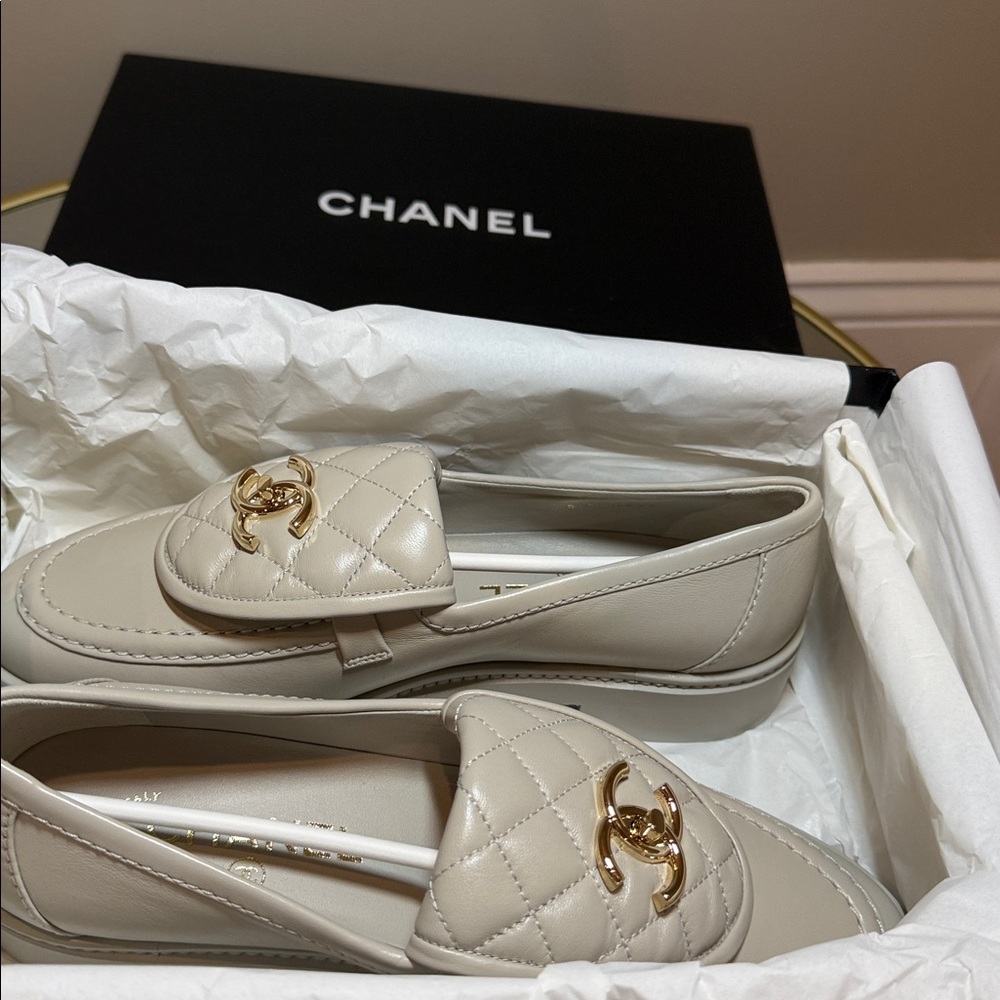 CHANEL 25B Turnlock CC Interlocking Quilted lambkin leather loafers sz 37.5 - Picture 17 of 17